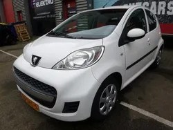 Wit Gebruikt 2011 Peugeot 107 Hatchback | € 2.249 (Eerlijke prijs)