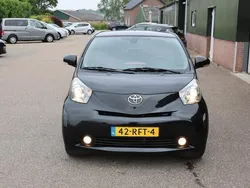 Zwart, metallic lak Gebruikt 2011 Toyota iQ Hatchback | € 5.450 (Eerlijke prijs)