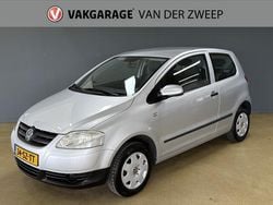 Grijs Gebruikt 2006 VW Fox Trendline Hatchback | € 2.250 (Iets duurder)