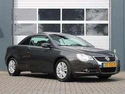 Bruin, metallic lak Gebruikt 2008 VW Eos Cabriolet | € 5.999 (Eerlijke prijs)