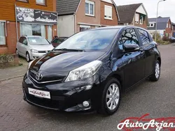 Zwart Gebruikt 2014 Toyota Yaris Hatchback | € 8.800 (Eerlijke prijs)