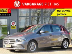 Grijs Gebruikt 2019 Mercedes 200 Premium Plus MPV | € 21.900