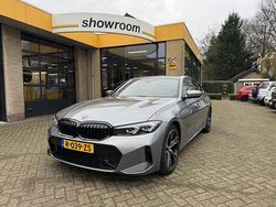 Grijs Gebruikt 2023 BMW 318 M Sport Sedan | € 37.995 (Iets duurder)