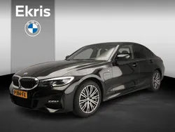 Zwart Gebruikt 2022 BMW 320e M Sport Sedan | € 29.900 (Goede deal)