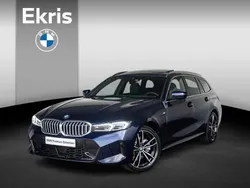 Blauw, metallic lak Gebruikt 2024 BMW 330e M Sport Stationwagen | € 55.900 (Eerlijke prijs)