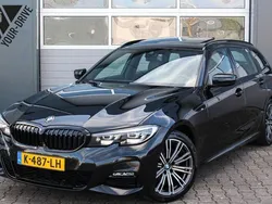 Zwart, metallic lak Gebruikt 2021 BMW 318 Executive Stationwagen | € 27.750 (Iets duurder)