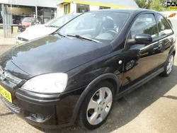 Zwart Gebruikt 2004 Opel Corsa S Hatchback | € 2.750 (Eerlijke prijs)