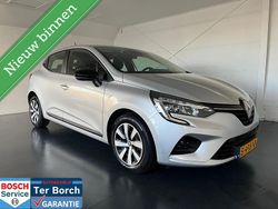 Grijs Gebruikt 2023 Renault Clio V Equilibre Hatchback | € 14.495 (Eerlijke prijs)