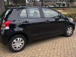 Zwart Gebruikt 2010 Toyota Yaris Cool MPV | € 1.600