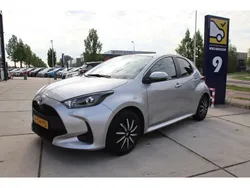 Grijs Gebruikt 2022 Toyota Yaris Active Hatchback | € 16.949