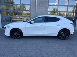 Wit Gebruikt 2020 Mazda 3 Luxury Hatchback | € 23.850 (Eerlijke prijs)
