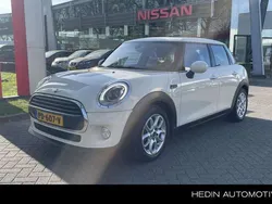 Wit, metallic lak Gebruikt 2017 Mini Cooper Business Hatchback | € 14.880 (Goede deal)