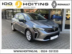 Grijs Gebruikt 2024 Renault Clio V Evolution Hatchback | € 18.950 (Eerlijke prijs)