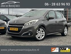 Grijs Gebruikt 2018 Peugeot 208 Signature Sky Hatchback | € 8.250 (Goede deal)