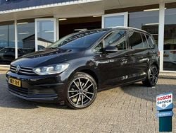 Zwart Gebruikt 2021 VW Touran Comfortline MPV | € 28.995 (Goede deal)