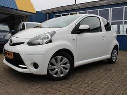 Wit Gebruikt 2014 Toyota Aygo Hatchback | € 4.988 (Goede deal)
