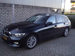 Zwart, metallic lak Gebruikt 2022 BMW 318 Comfort Edition Stationwagen | € 27.850 (Super prijs)