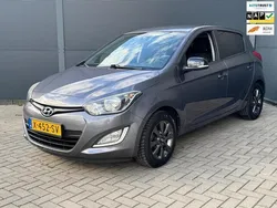 Grijs, metallic lak Gebruikt 2014 Hyundai i20 Hatchback | € 6.950 (Eerlijke prijs)
