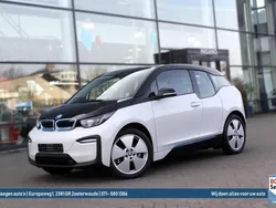 Wit, metallic lak Gebruikt 2022 BMW i3 Basis Hatchback | € 22.950 (Eerlijke prijs)