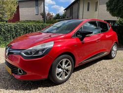 Rood Gebruikt 2016 Renault Clio IV LIMITED Hatchback | € 6.975 (Eerlijke prijs)