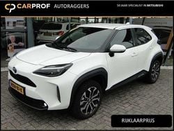 Wit Gebruikt 2022 Toyota Yaris Hybrid Team Sedan | € 26.945