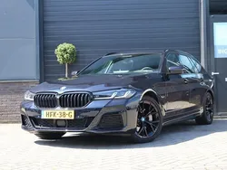 Zwart Gebruikt 2022 BMW 530e M Sport Stationwagen | € 39.495 (Eerlijke prijs)