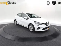 Wit Gebruikt 2023 Renault Clio V Techno Hatchback | € 17.900 (Eerlijke prijs)
