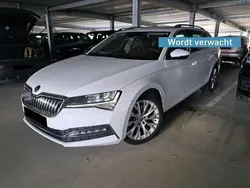 Wit, metallic lak Gebruikt 2020 Skoda Superb Style Stationwagen | € 21.750 (Goede deal)