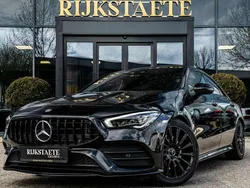Zwart, metallic lak Gebruikt 2020 Mercedes CLA220 Premium Sedan | € 39.900 (Eerlijke prijs)