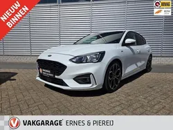 Wit Gebruikt 2018 Ford Focus ST-Line Hatchback | € 12.995 (Eerlijke prijs)