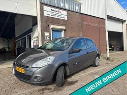 Grijs Gebruikt 2009 Renault Clio II Hatchback | € 2.099 (Eerlijke prijs)