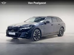 M carbonschwarz metallic (donker blauw metallic) Gebruikt 2024 BMW 530e M Sport Stationwagen | € 75.895