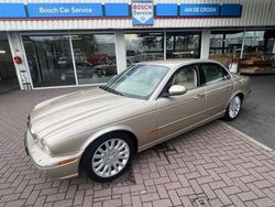Beige (metallic) Gebruikt 2004 Jaguar XJ Executive Sedan | € 12.440 (Eerlijke prijs)