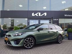 Groen, metallic lak Gebruikt 2022 Kia Ceed Sportswagon GT-Line Stationwagen | € 23.885 (Eerlijke prijs)