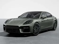 Groen, metallic lak Gebruikt 2024 Porsche Panamera Turbo Sedan | € 209.900
