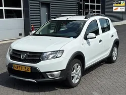 Wit Gebruikt 2015 Dacia Sandero Lauréate Hatchback | € 5.250 (Goede deal)