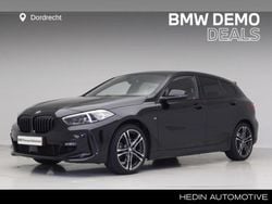 Zwart (metallic) Gebruikt 2024 BMW 118 M Sport Hatchback | € 34.895 (Eerlijke prijs)