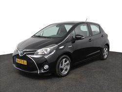 Zwart Gebruikt 2016 Toyota Yaris Hybrid Trend Hatchback | € 13.450 (Iets duurder)
