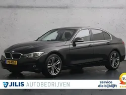 Zwart Gebruikt 2017 BMW 318 Executive Sedan | € 15.950 (Eerlijke prijs)