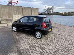 Zwart Gebruikt 2010 Nissan Pixo Hatchback | € 1.500 (Eerlijke prijs)
