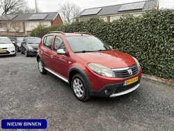 Rood Gebruikt 2011 Dacia Sandero Stepway Hatchback | € 2.745 (Goede deal)