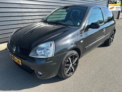 Zwart Gebruikt 2005 Renault Clio II Hatchback | € 995 (Goede deal)