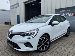 Wit Gebruikt 2021 Renault Clio V Life Hatchback | € 12.900 (Eerlijke prijs)