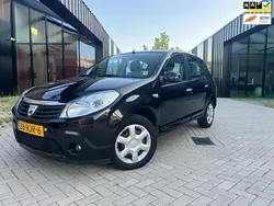 Zwart Gebruikt 2011 Dacia Sandero Lauréate Hatchback | € 1.999 (Goede deal)