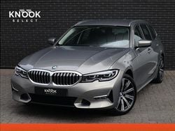Grijs Gebruikt 2022 BMW 318 Luxury Line Stationwagen | € 30.950 (Eerlijke prijs)