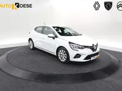 Wit Gebruikt 2023 Renault Clio V Techno Hatchback | € 18.795