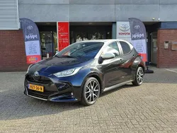 , metallic lak Gebruikt 2020 Toyota Yaris Hybrid Executive Hatchback | € 21.690 (Eerlijke prijs)