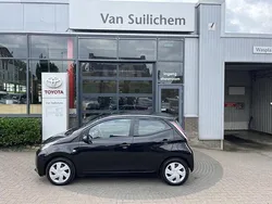Zwart Gebruikt 2018 Toyota Aygo X-play Hatchback | € 7.995 (Eerlijke prijs)