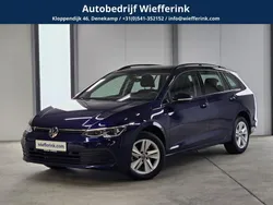 Blauw, metallic lak Gebruikt 2021 VW Golf VIII Comfortline Stationwagen | € 22.950 (Eerlijke prijs)