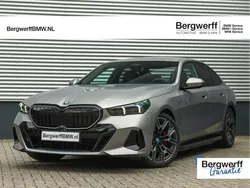 Grijs, metallic lak Gebruikt 2024 BMW 530 M Sport Sedan | € 62.875